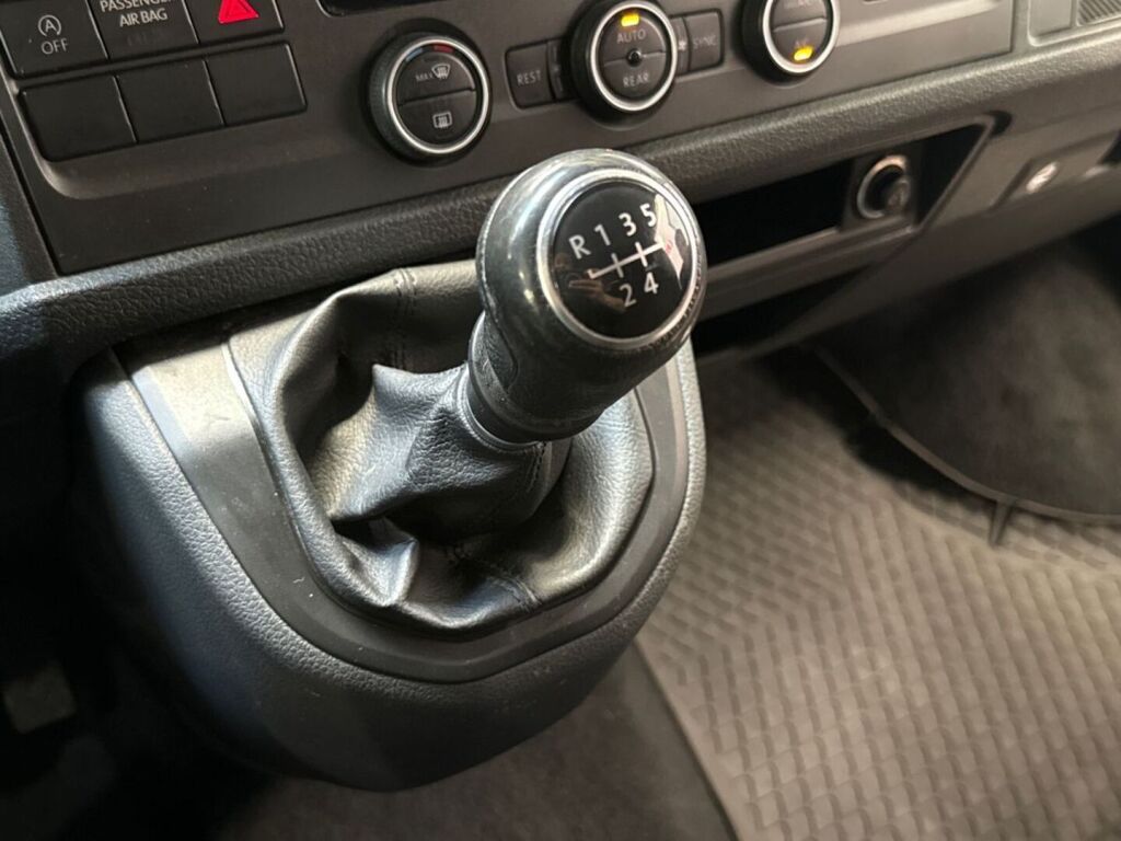 Volkswagen Caravelle 2017 Valkoinen