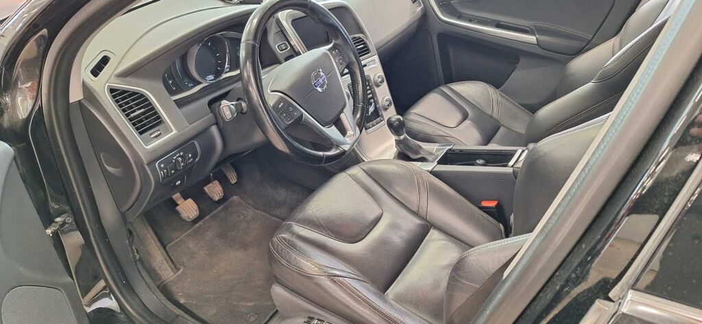 Volvo XC60 2017 Musta