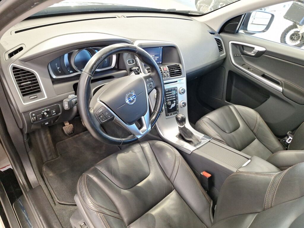 Volvo XC60 2017 Musta