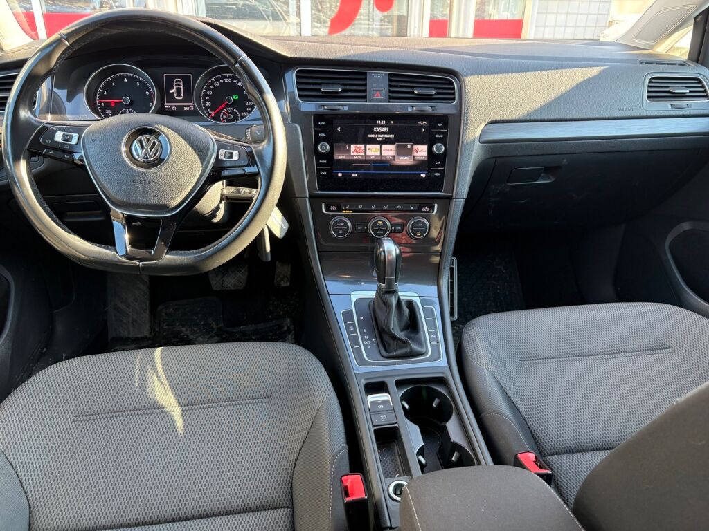 Volkswagen Golf 2018 Valkoinen