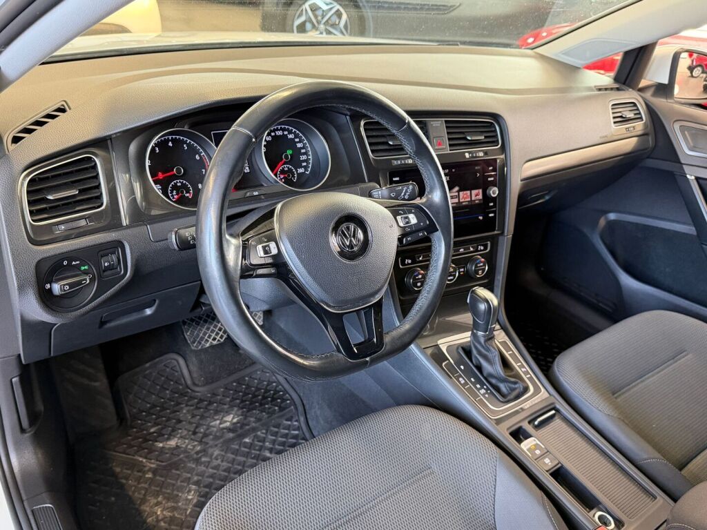 Volkswagen Golf 2018 Valkoinen