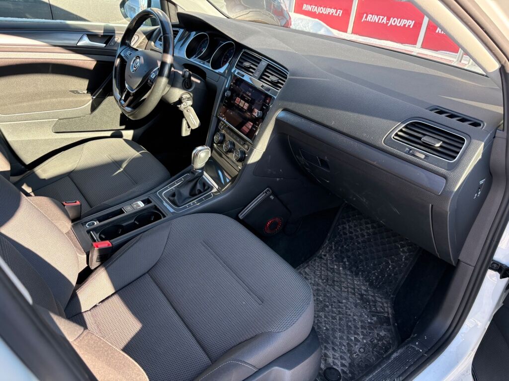 Volkswagen Golf 2018 Valkoinen