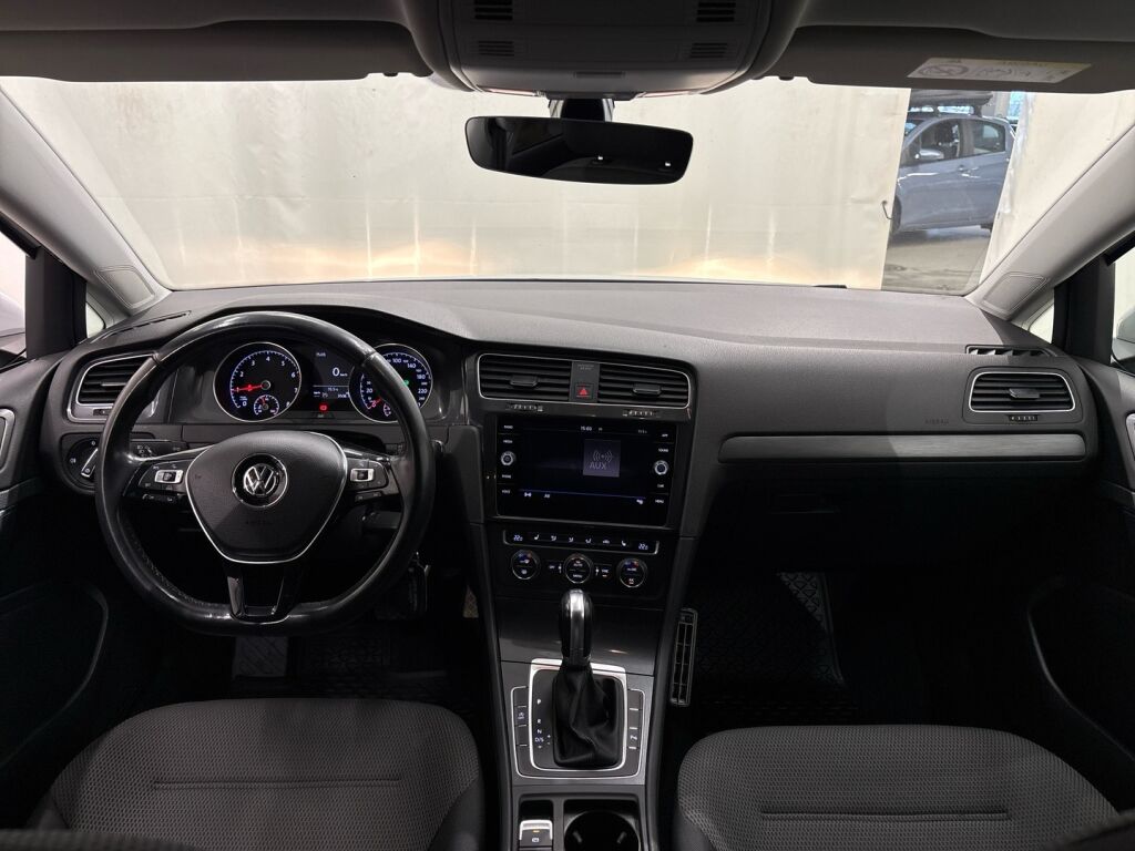 Volkswagen Golf 2018 Valkoinen