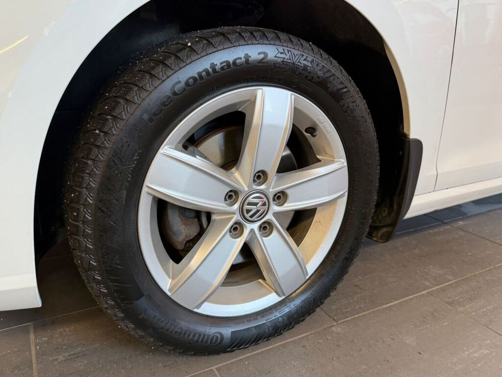 Volkswagen Golf 2018 Valkoinen