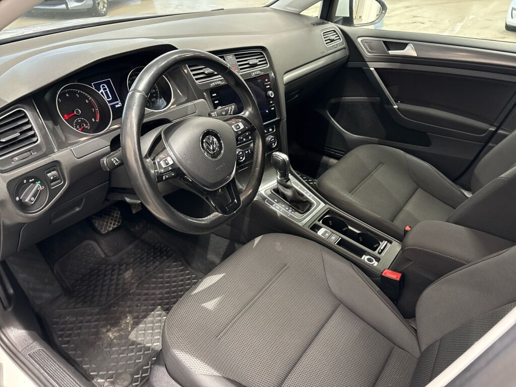Volkswagen Golf 2018 Valkoinen