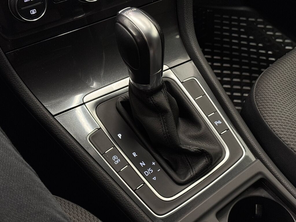 Volkswagen Golf 2018 Valkoinen