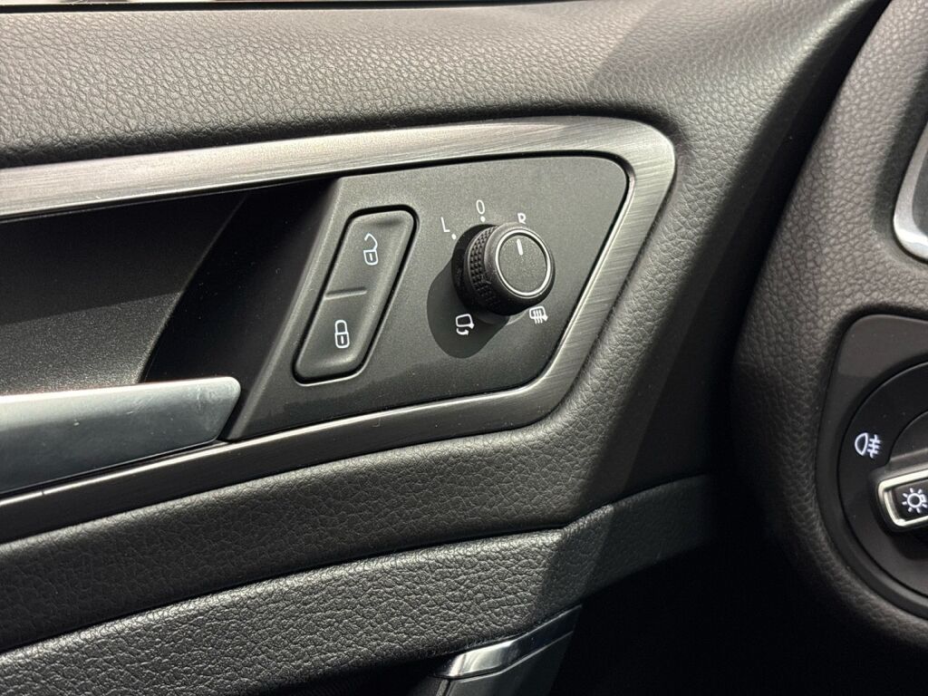 Volkswagen Golf 2018 Valkoinen