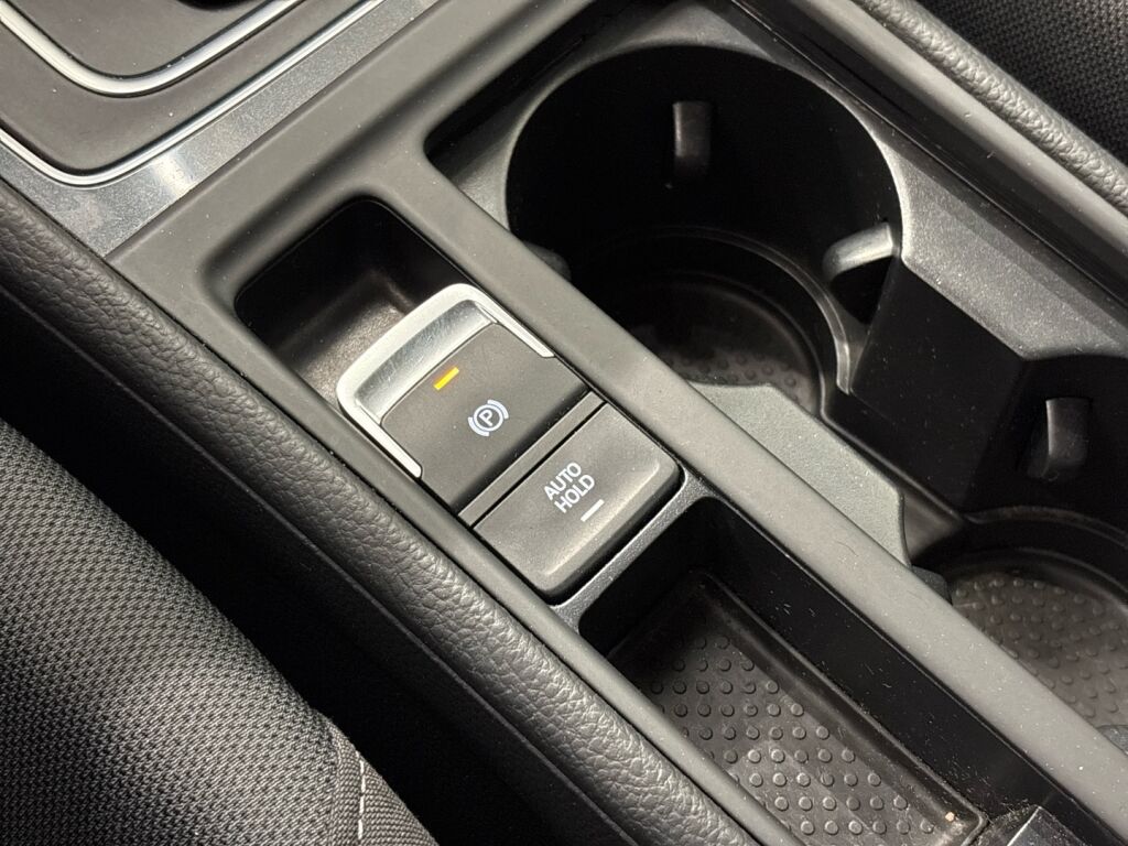 Volkswagen Golf 2018 Valkoinen