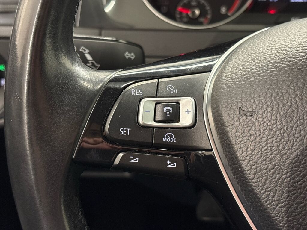 Volkswagen Golf 2018 Valkoinen