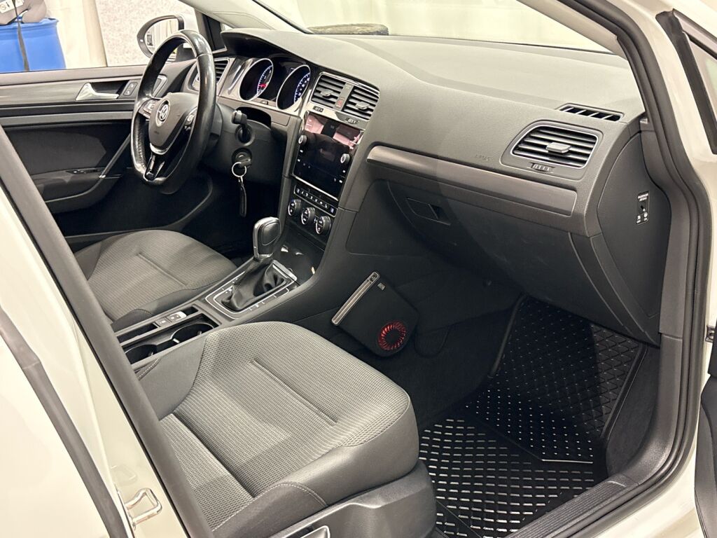 Volkswagen Golf 2018 Valkoinen