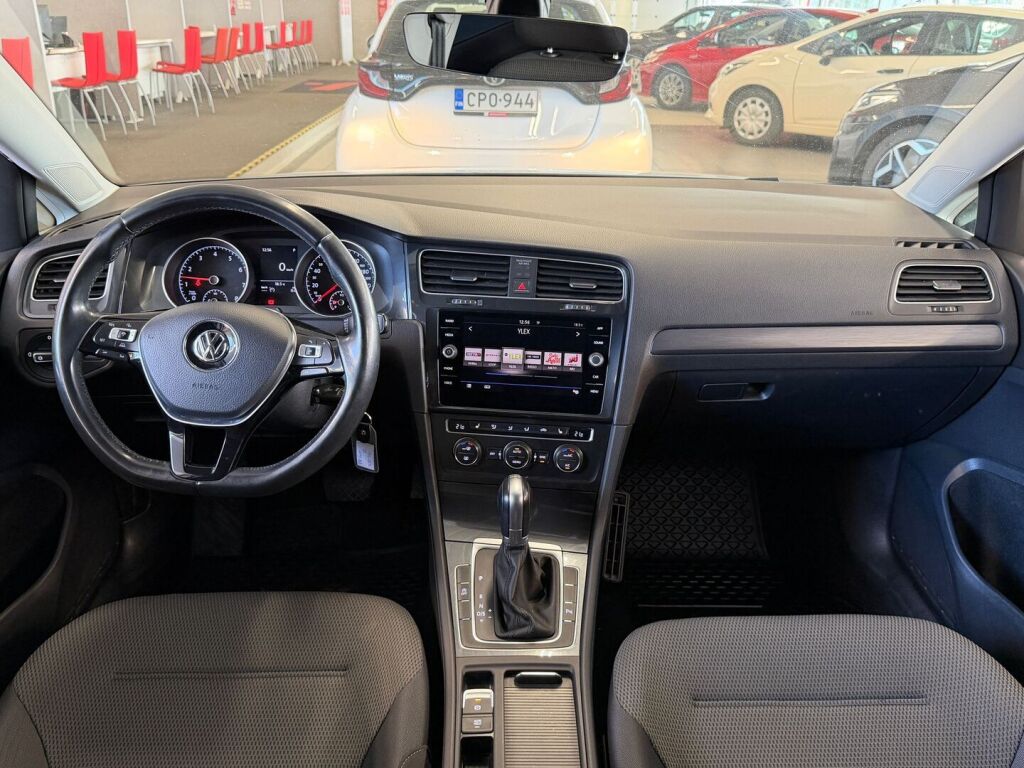 Volkswagen Golf 2018 Valkoinen