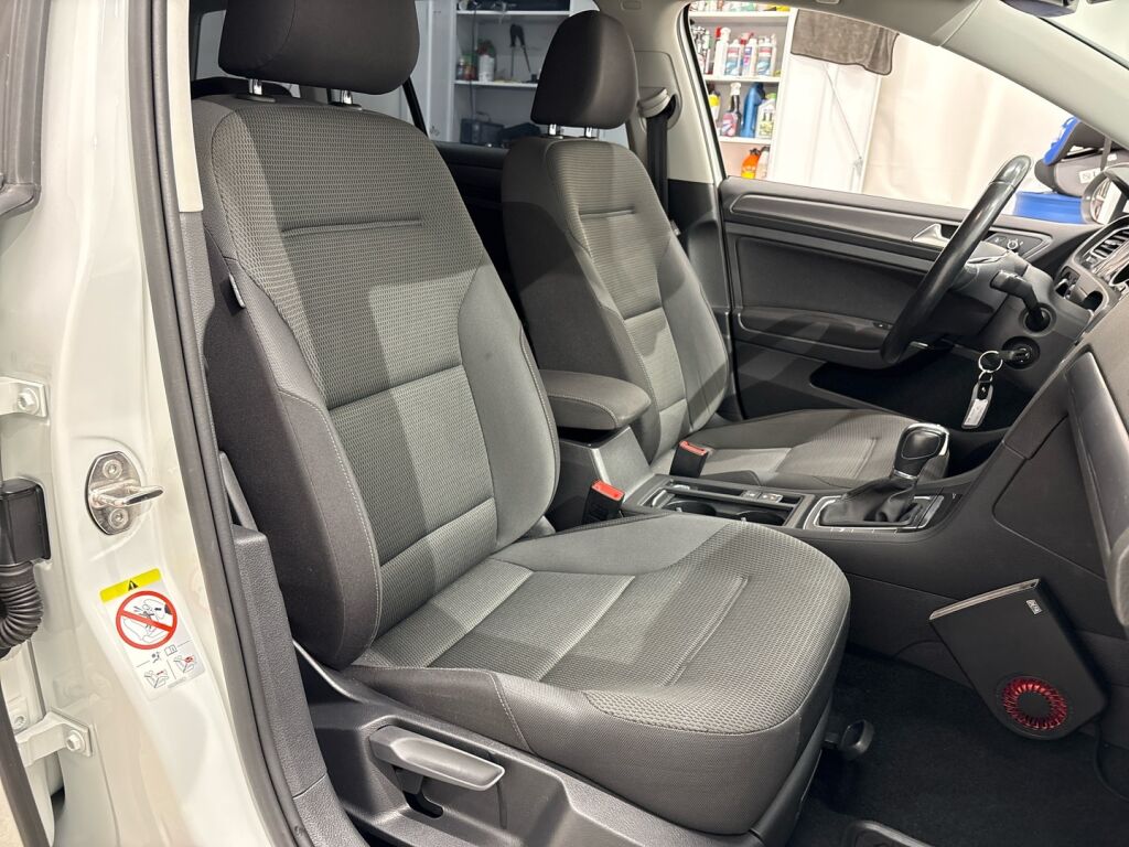 Volkswagen Golf 2018 Valkoinen