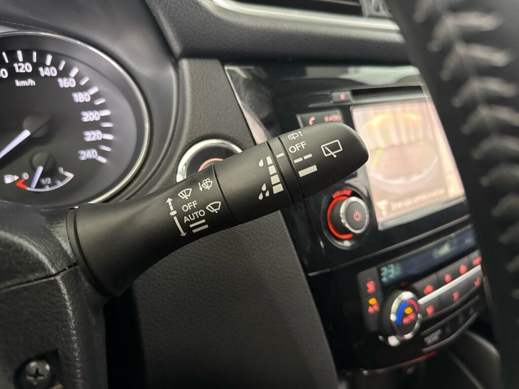 Nissan Qashqai 2017 Punainen