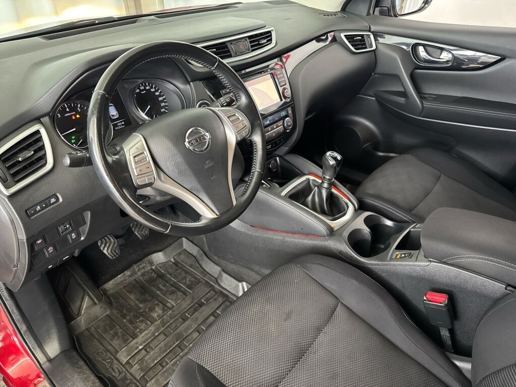 Nissan Qashqai 2017 Punainen