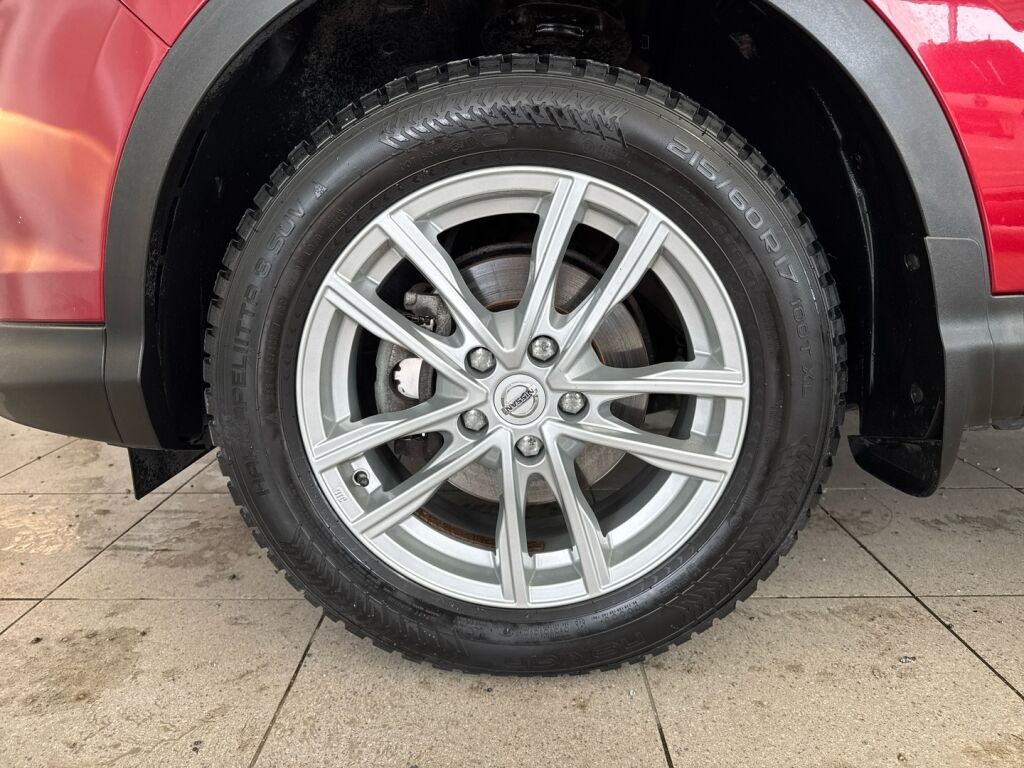 Nissan Qashqai 2017 Punainen