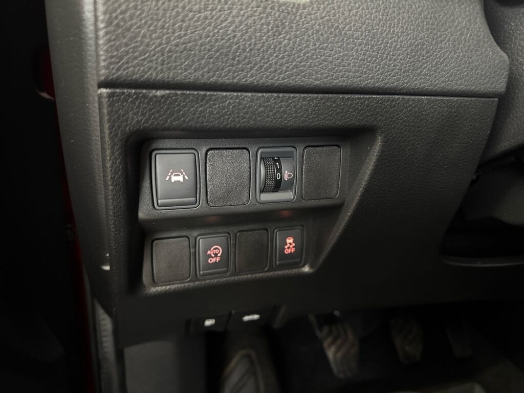 Nissan Qashqai 2017 Punainen