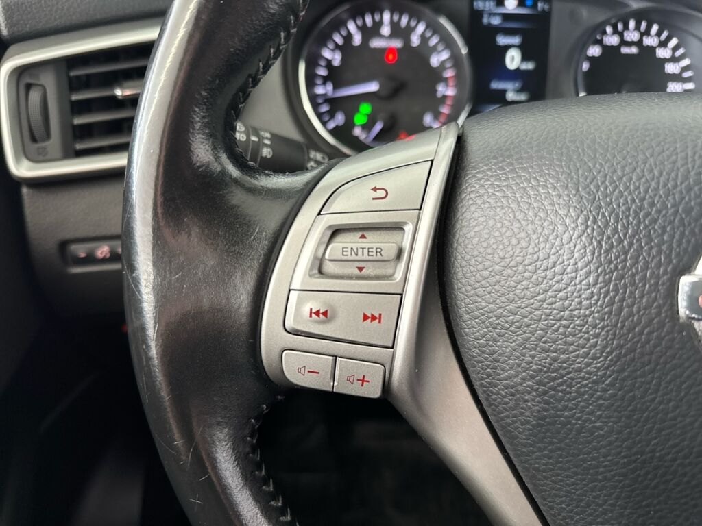 Nissan Qashqai 2017 Punainen