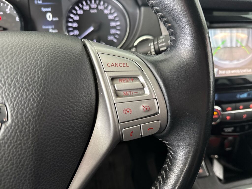 Nissan Qashqai 2017 Punainen