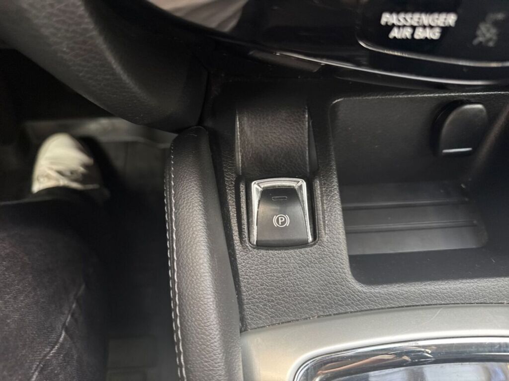 Nissan Qashqai 2017 Ruskea (beige)