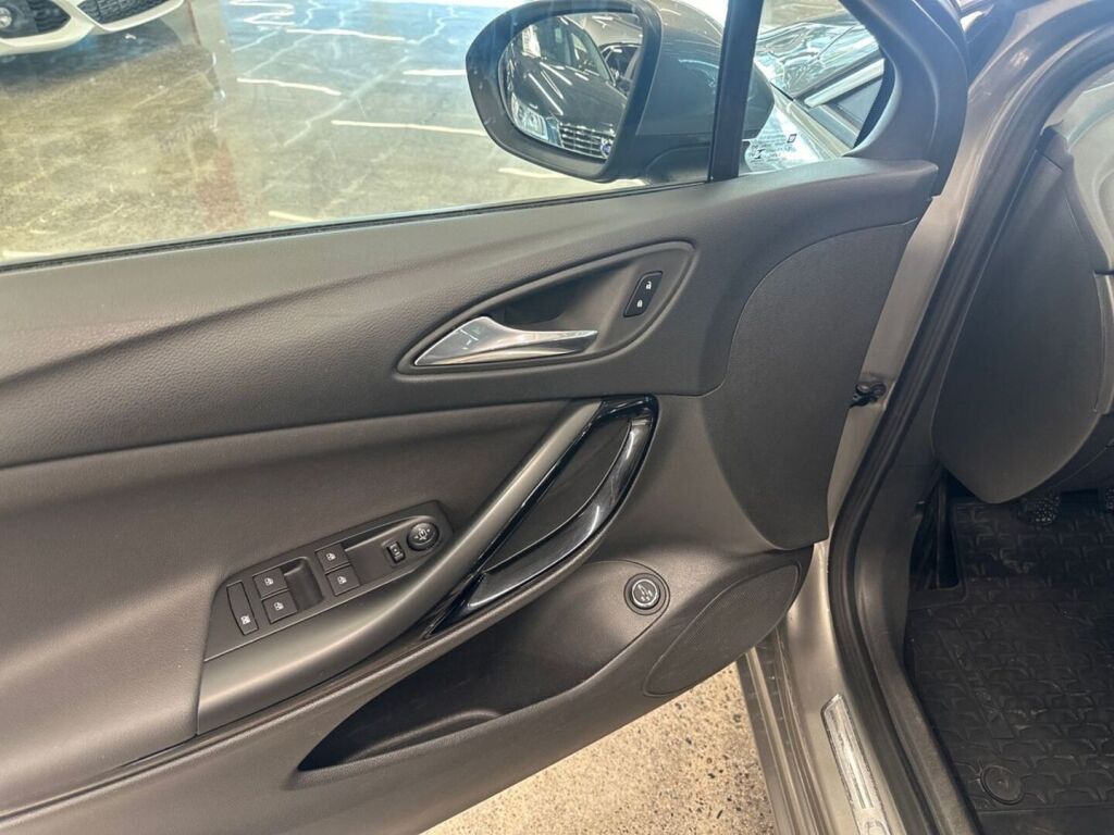 Opel Astra 2017 Ruskea (beige)