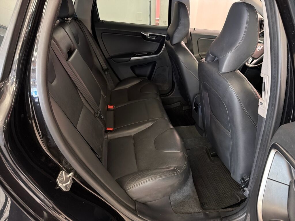 Volvo XC60 2017 Musta