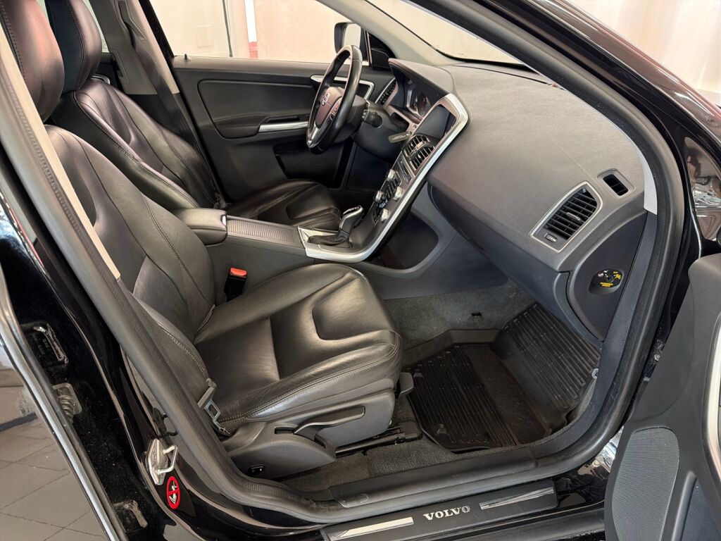 Volvo XC60 2017 Musta