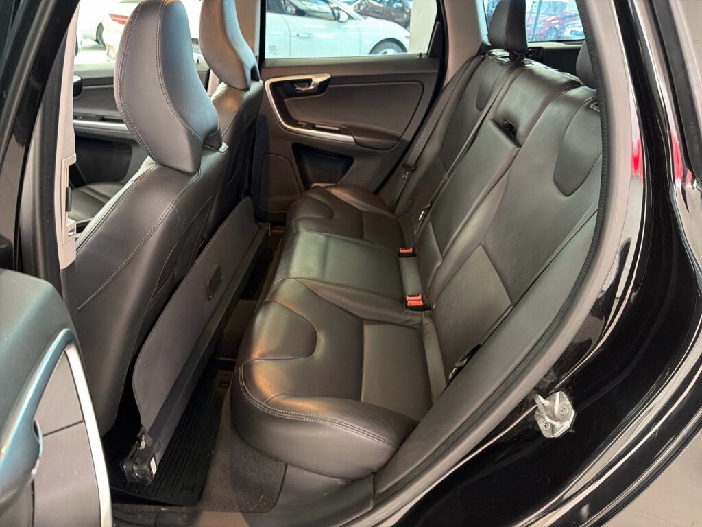Volvo XC60 2017 Musta
