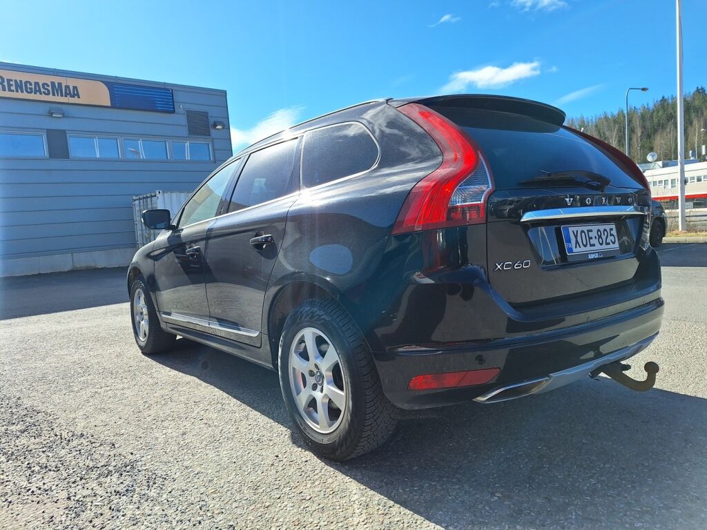 Volvo XC60 2017 Musta