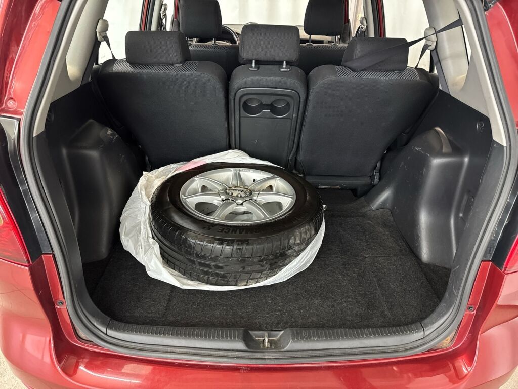 Toyota Corolla Verso 2003 Punainen