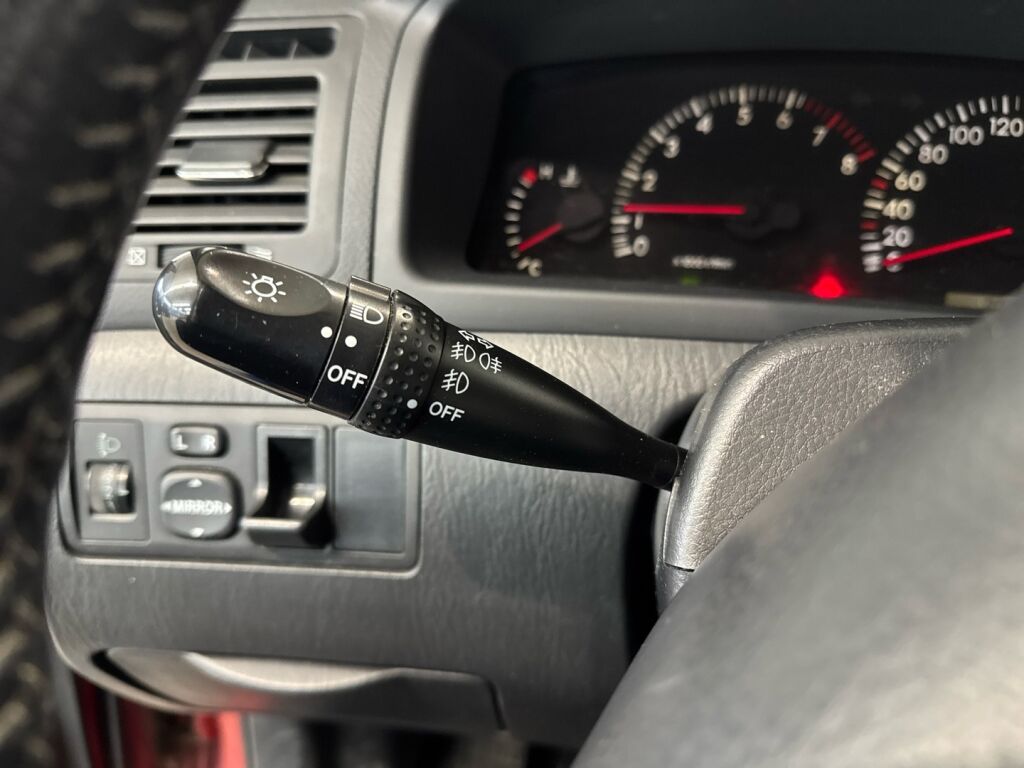 Toyota Corolla Verso 2003 Punainen