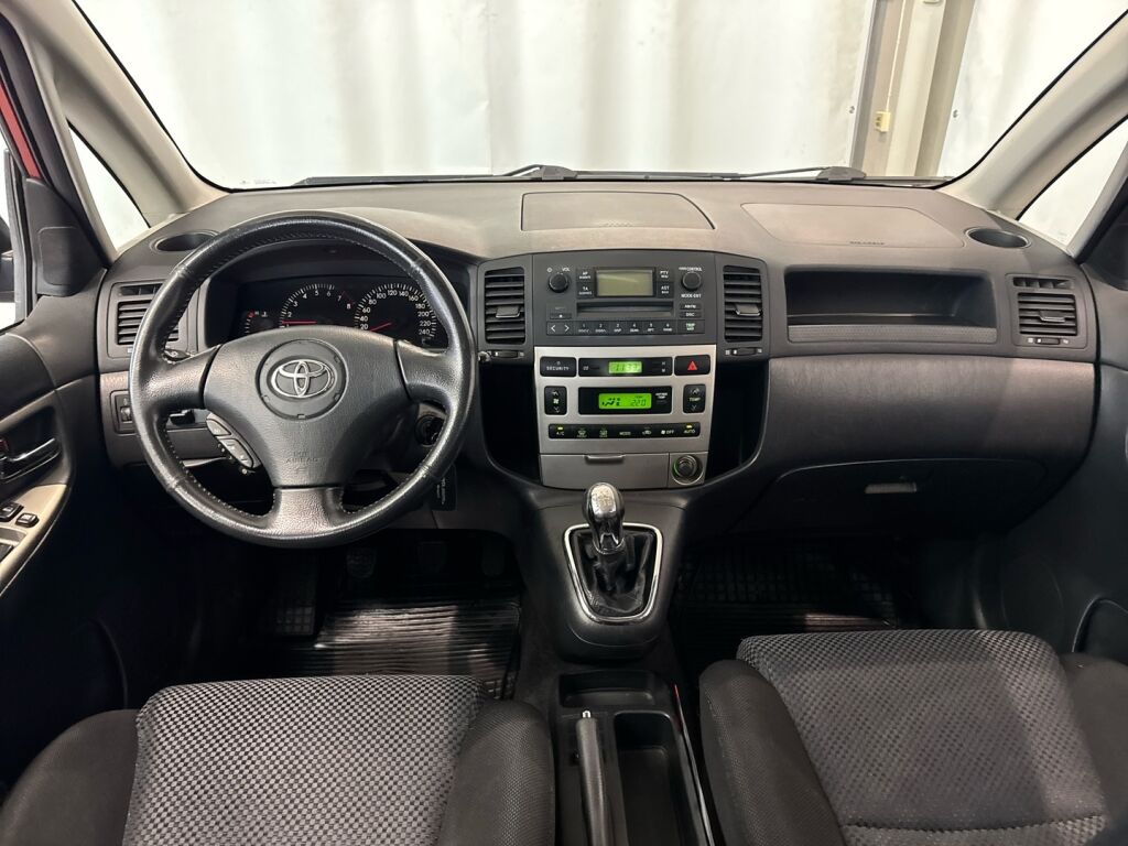 Toyota Corolla Verso 2003 Punainen