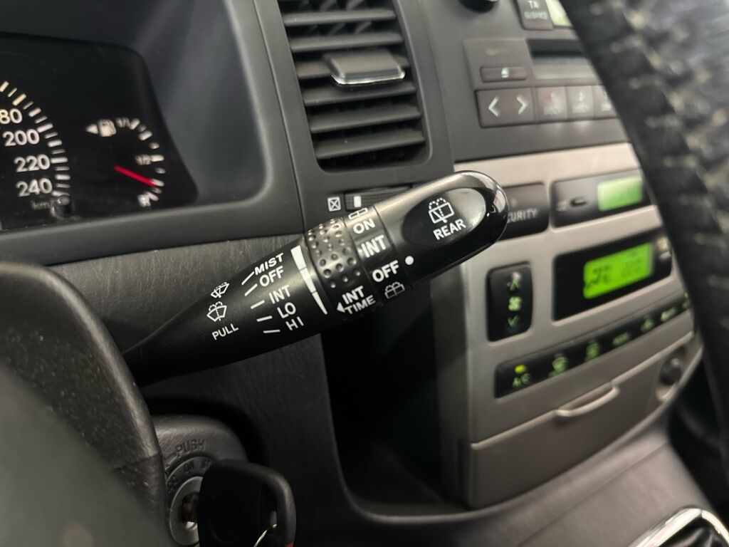 Toyota Corolla Verso 2003 Punainen