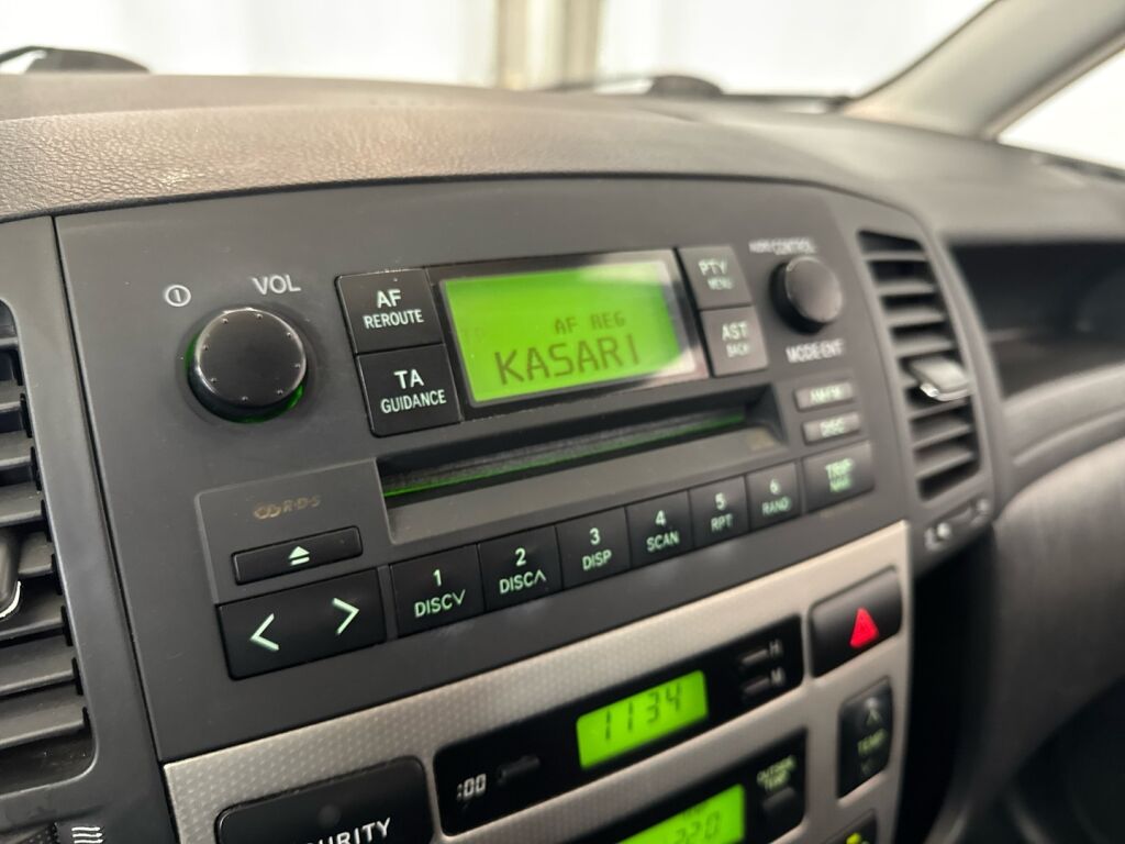 Toyota Corolla Verso 2003 Punainen