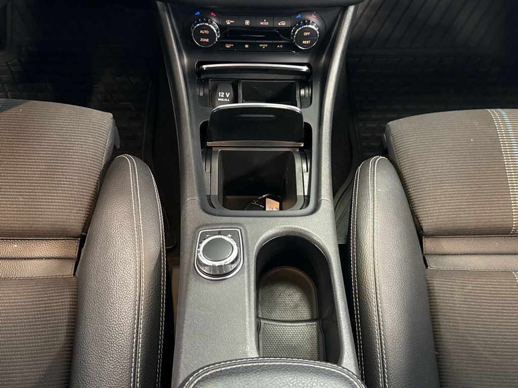 Mercedes-Benz CLA 2017 Musta