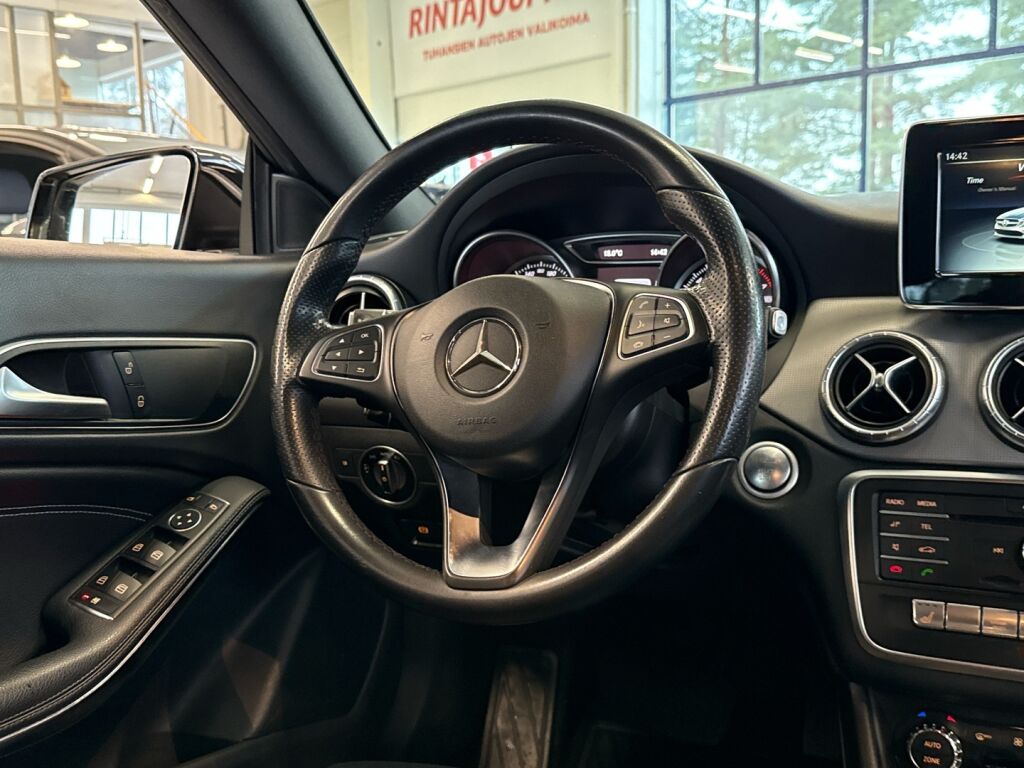 Mercedes-Benz CLA 2017 Musta