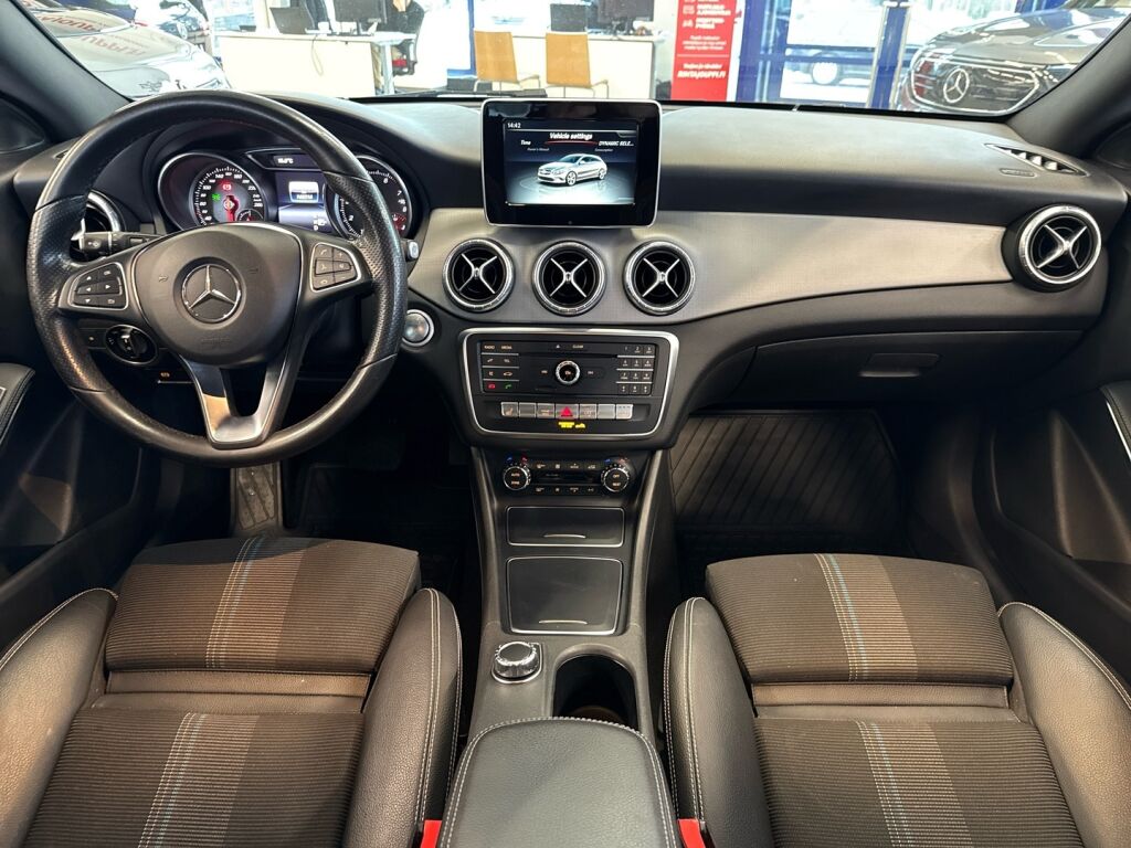 Mercedes-Benz CLA 2017 Musta