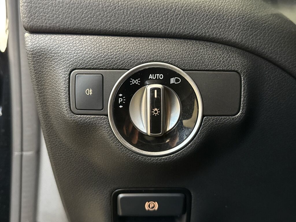 Mercedes-Benz CLA 2017 Musta