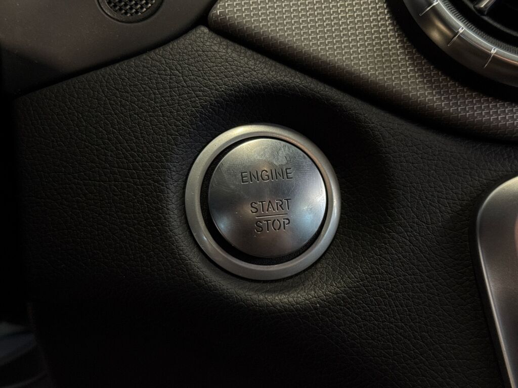 Mercedes-Benz CLA 2017 Musta