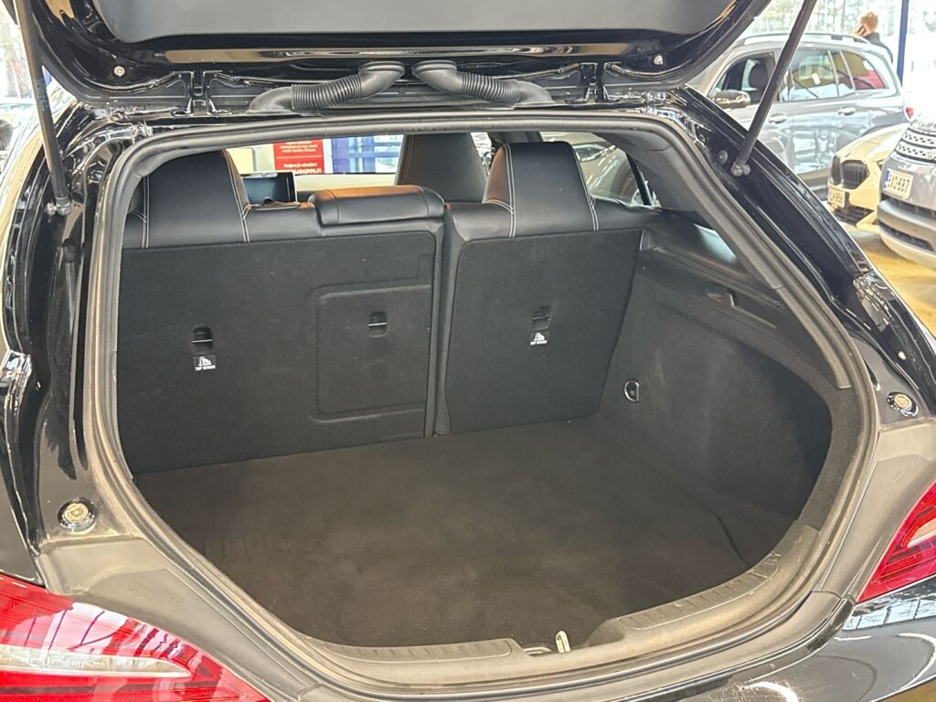 Mercedes-Benz CLA 2017 Musta