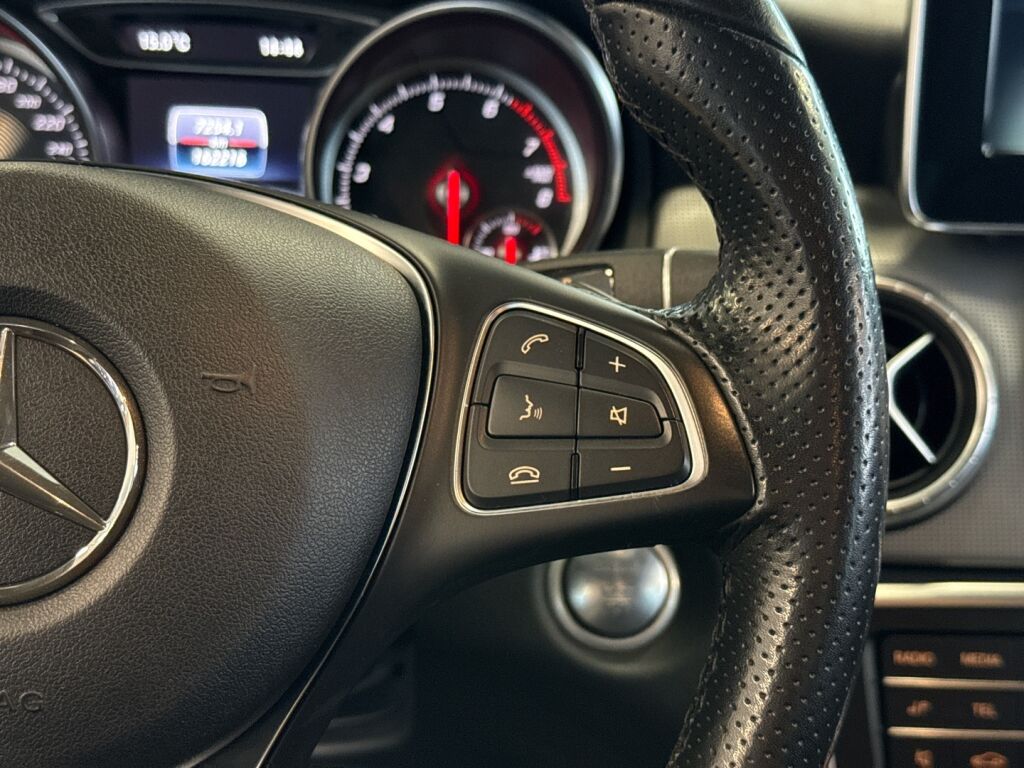 Mercedes-Benz CLA 2017 Musta