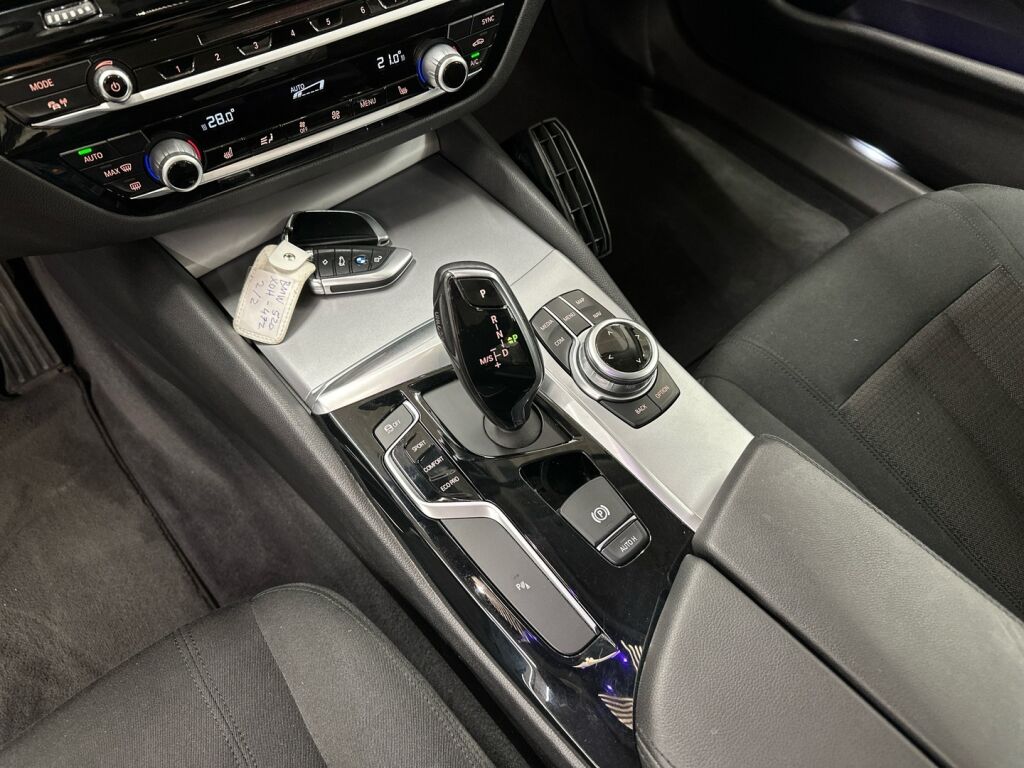 BMW 520 2018 Musta
