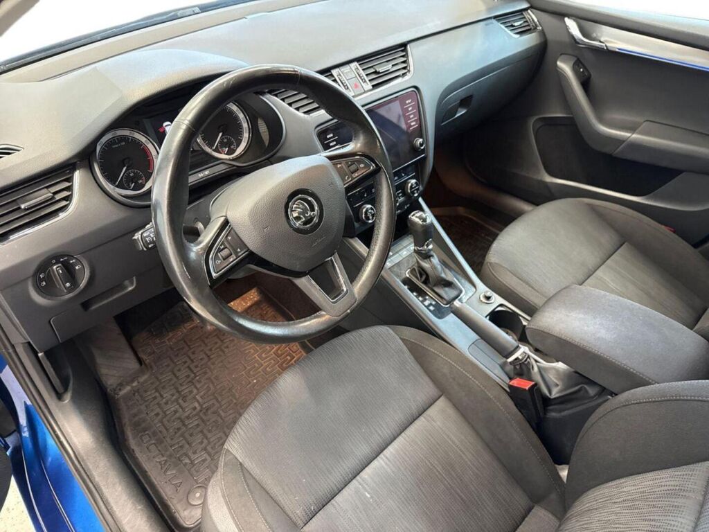 Skoda Octavia 2017 Sininen