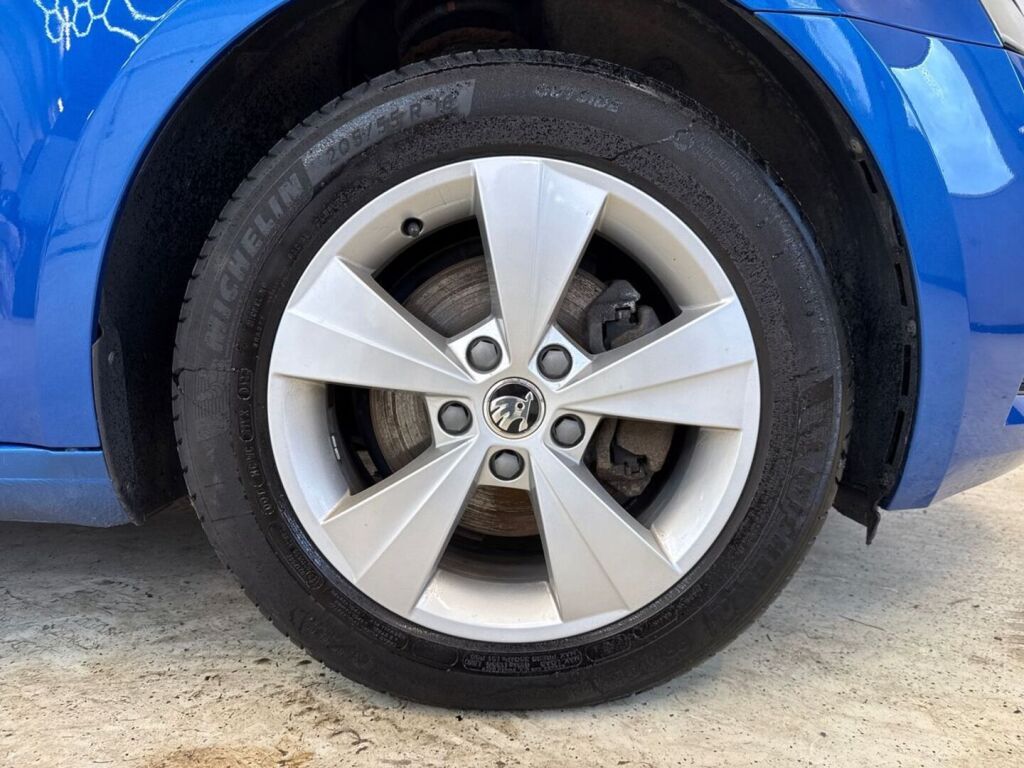 Skoda Octavia 2017 Sininen