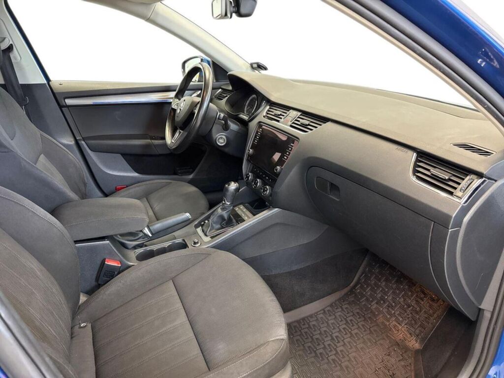 Skoda Octavia 2017 Sininen
