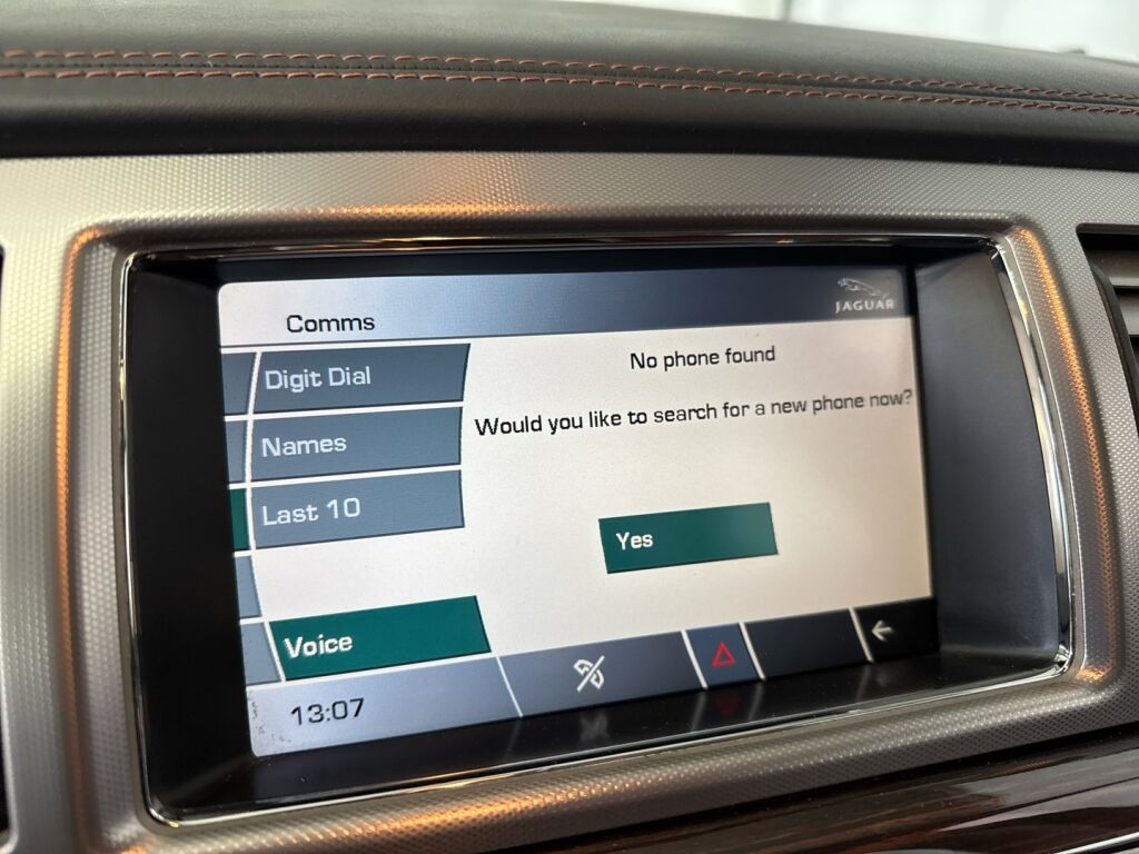 Jaguar XF 2011 Musta