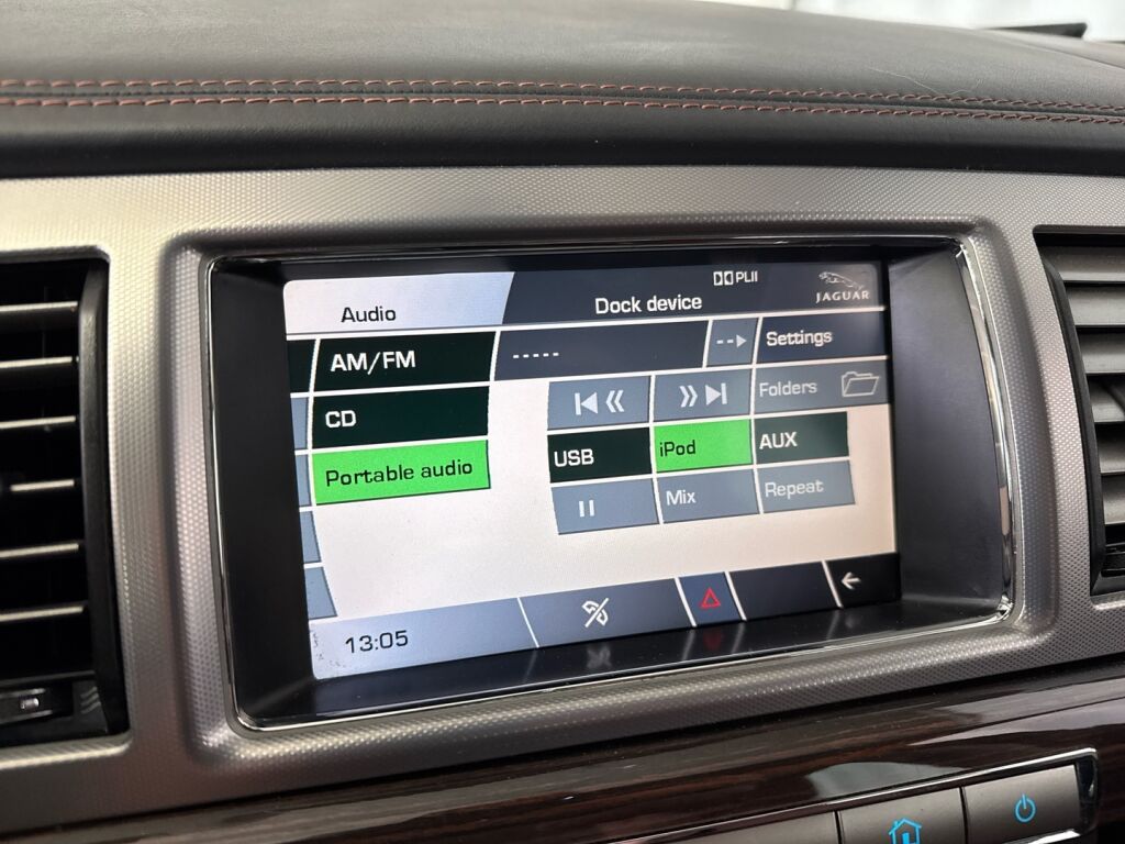 Jaguar XF 2011 Musta