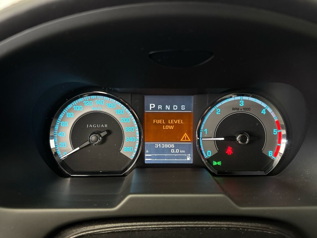 Jaguar XF 2011 Musta