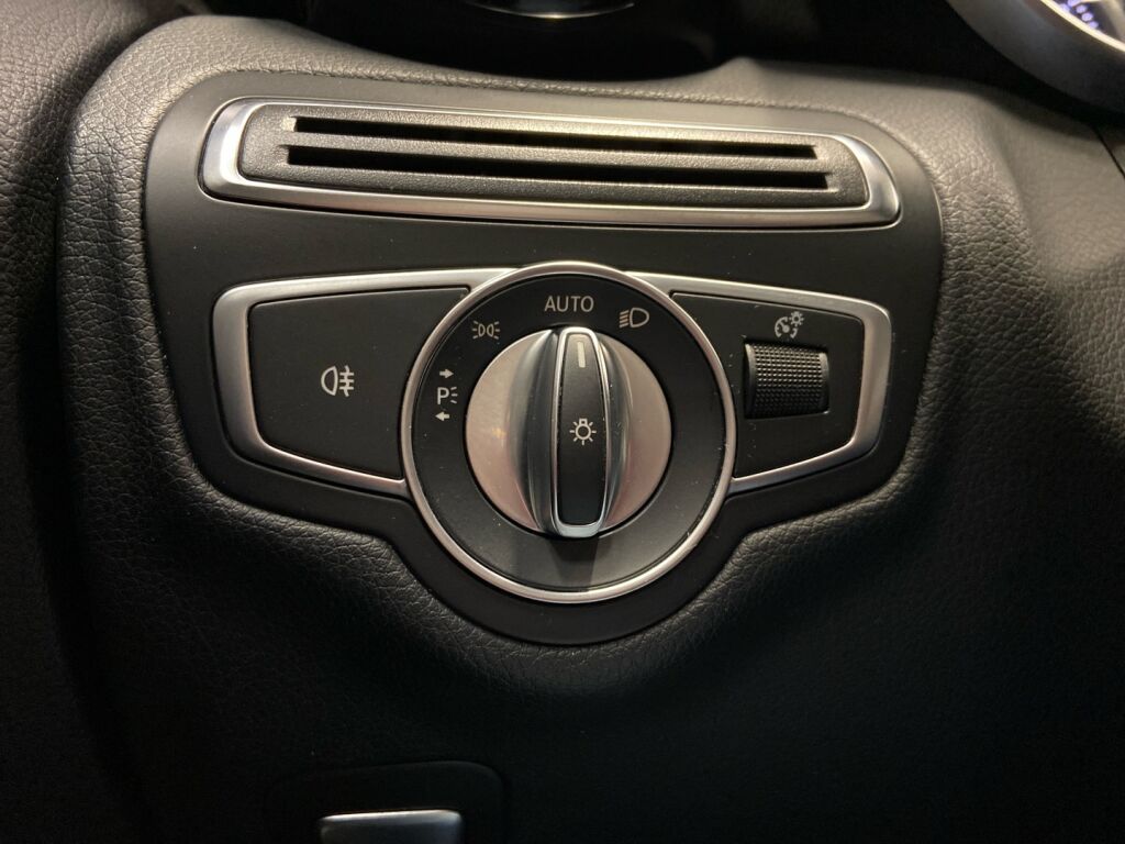 Mercedes-Benz C 2018 Musta