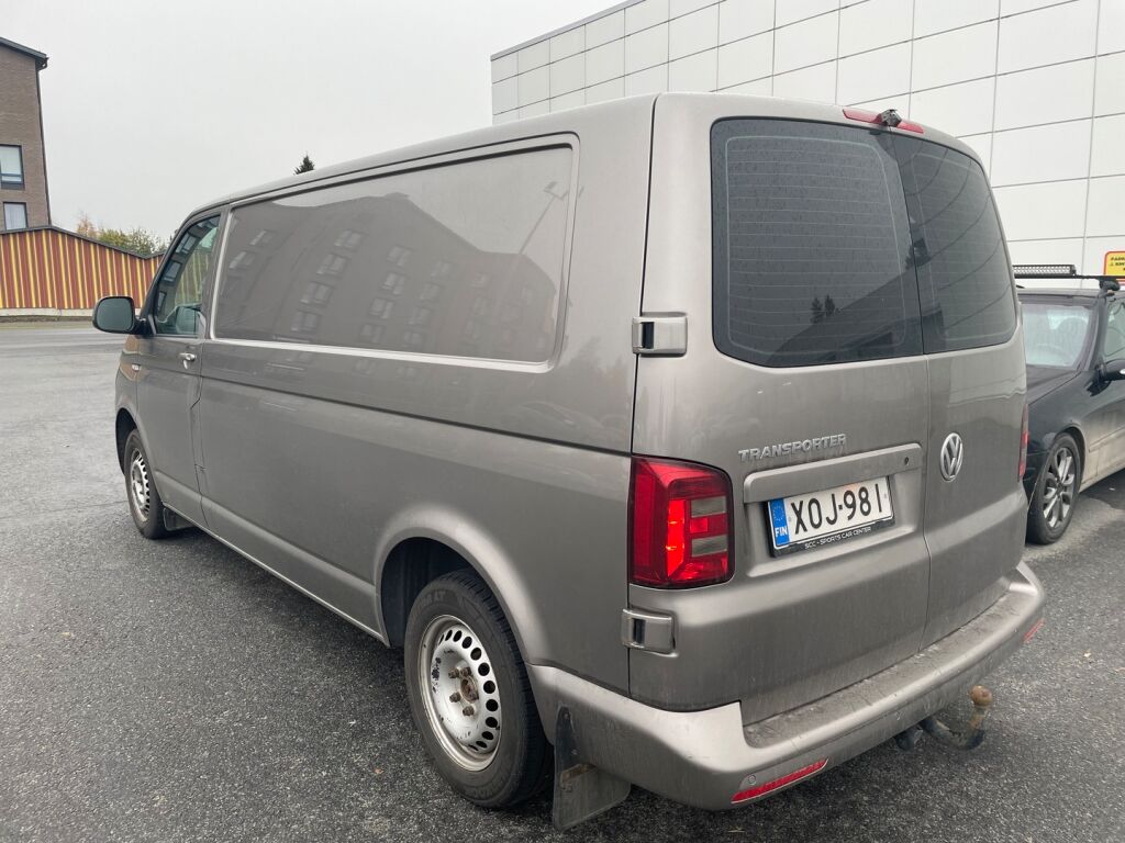 Volkswagen Transporter 2018 Ruskea (beige)