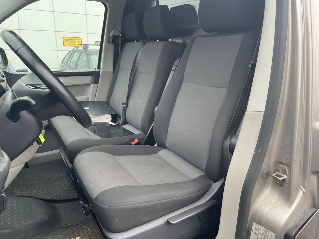 Volkswagen Transporter 2018 Ruskea (beige)